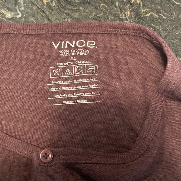 MENS VINCE MAROON LONG SLEEVE TEE W BUTTONS! - Picture 3 of 5